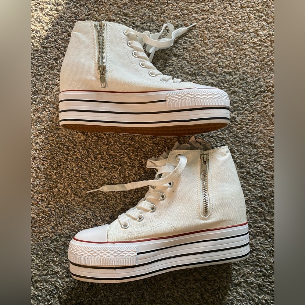 Women’s white platform shoe size 9